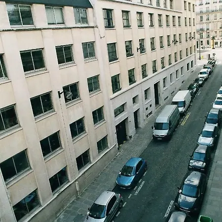 Unit 013 Champs-elysees Georges V Paris